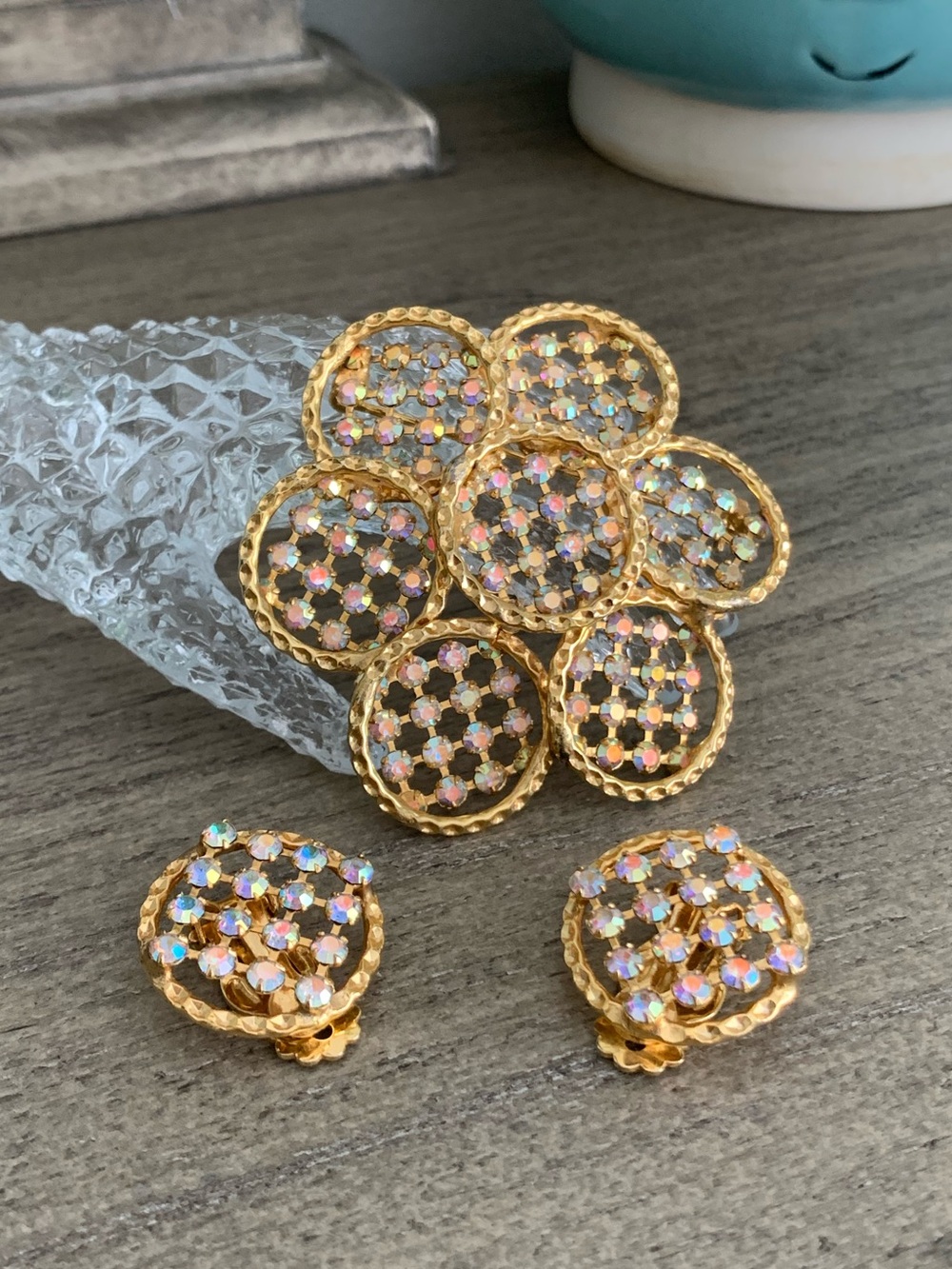 Vintage Figural Flower Art Glass Aurora Borealis Gold Brooch Pin Clip Earrings
